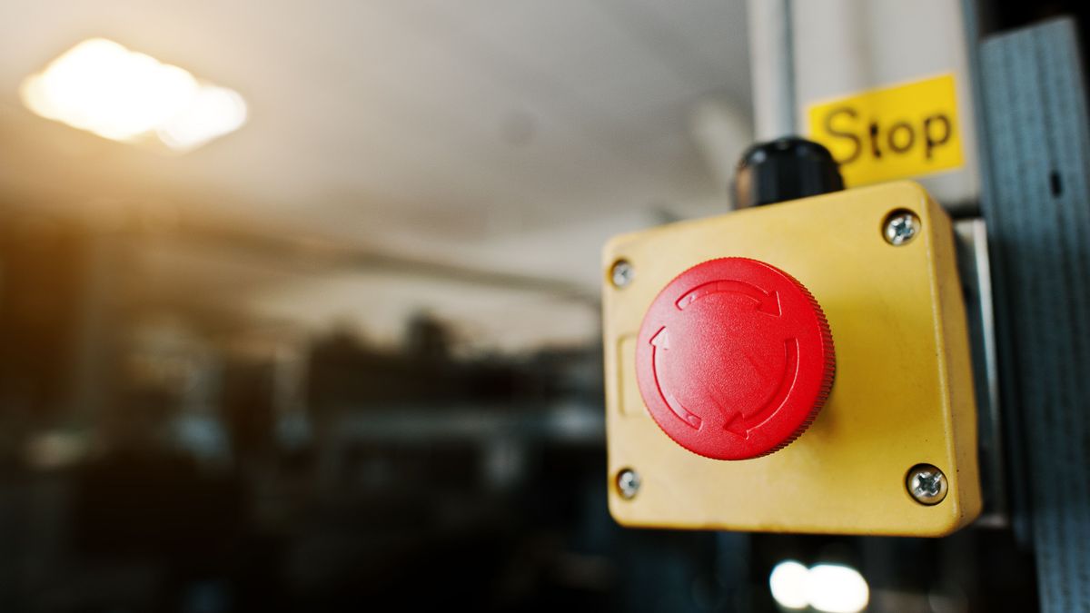 Git Reset Hard Explained: Irreversibly Deleting Commits (Caution!) hero image