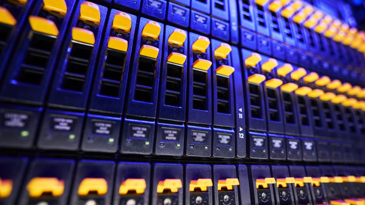 How to Set Up a Ugreen NAS Home Server hero image